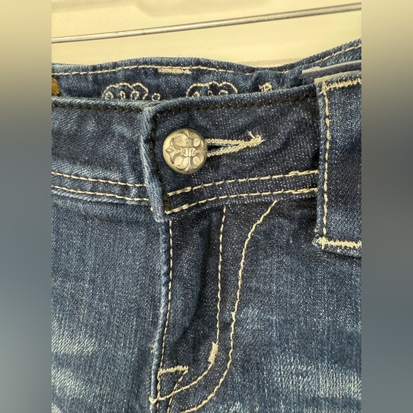 Miss Me women’s Easy Crop distressed dark wash bejeweled cropped jeans. Size 27 - Picture 4 of 10